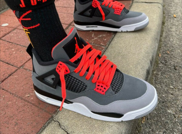 Air jordan 4 noir et or on sale
