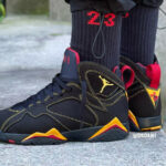 Nike air jordan кроссовки en daim avec du jaune agrume on feet (1)