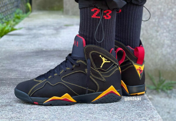 Air Jordan 7 en daim avec du jaune agrume on feet (1)