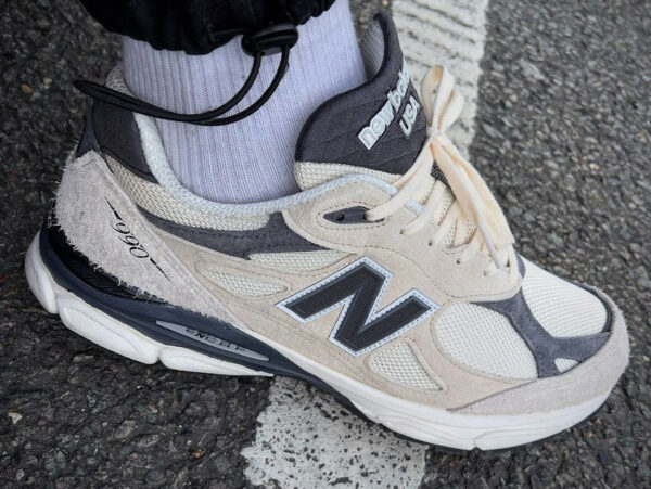 New Balance 990 V1 TS beige et grise (3)