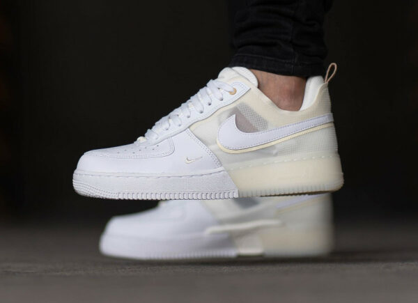 Nike AF1 React blanche lait de noix on feet (2)