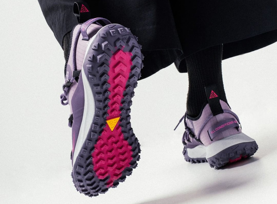 Nike Mountain Fly Low ACG Gore Tex SE violette et rose (2)