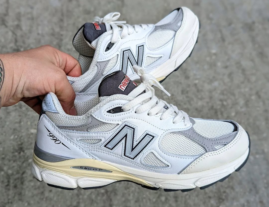 New Balance 990V3 TS blanche et crème (1)