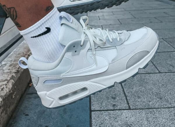 nike am90 off white