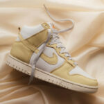 Nike Dunk High Luxe jaune pâle et blanc (2)