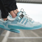 Adidas Forum Low Badbunny bleu ciel on feet