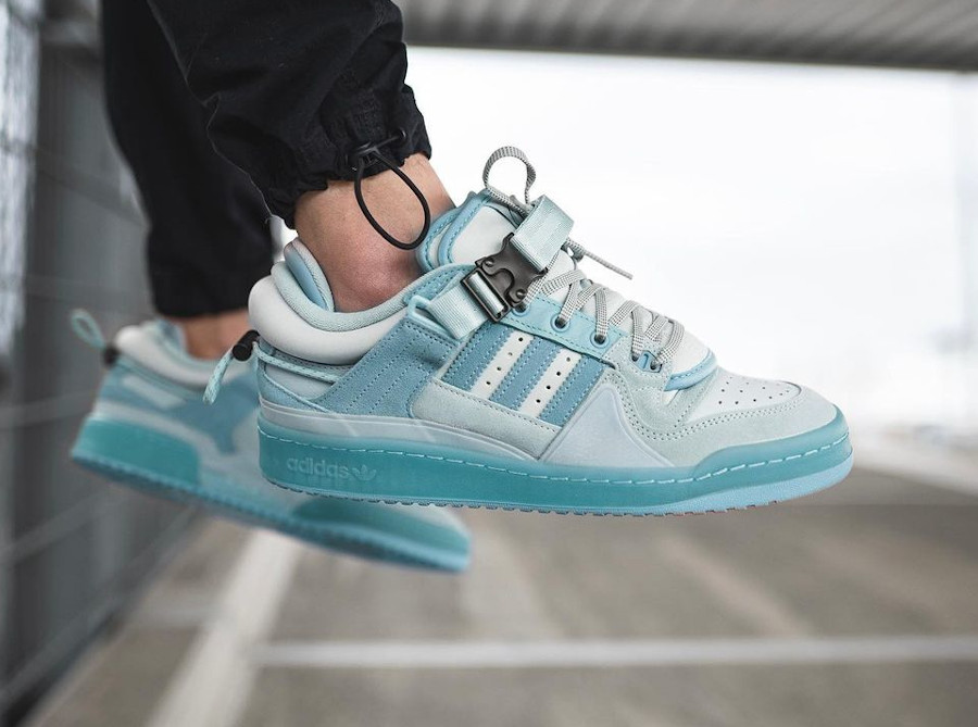 Adidas sales bleu ciel