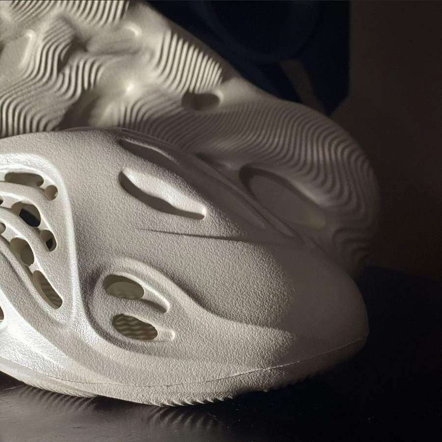 Adidas Yeezy Foam Runner sable (2)