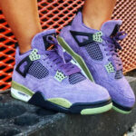 Air Jordan 4 fille en daim duveteux violet on feet (1)
