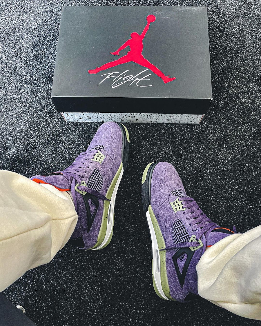 Air Jordan 4 fille en daim duveteux violet on feet (2)
