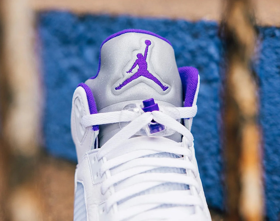 Air Jordan 5 Retro blanche et violette (1)