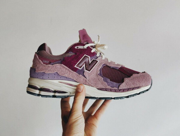 New Balance 2002R déchirée violette rose et mauve (1)