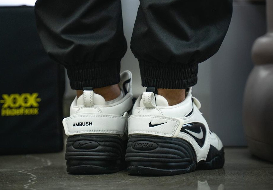 https://www.sneakers-actus.fr/wp-content/uploads/2022/08/Nike-Air-Adjust-Force-1-blanche-DM8465-100-1.jpg