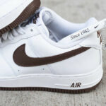 Nike Air Force 1 basse blanche et marron anniversaire (7-1)