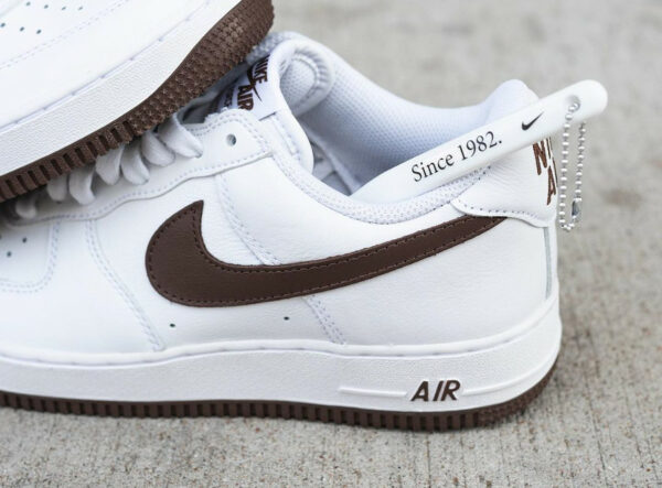 Nike Air Force 1 basse blanche et marron anniversaire (7-1)