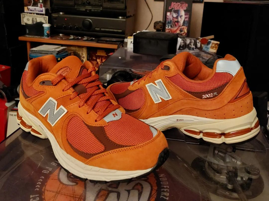 New Balance 2002R en daim rouille (3)