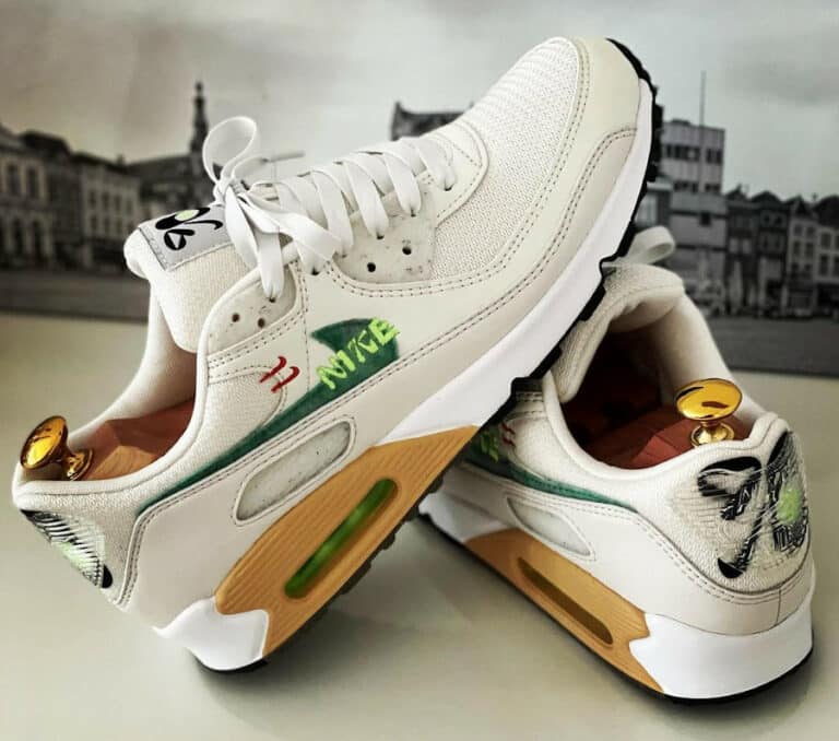 Nike AM90 SE Psychedelic Swoosh Fiber