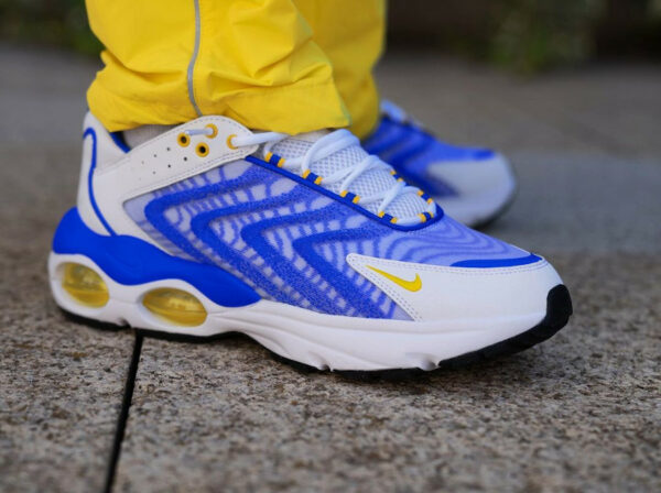 Nike Air Max TW 1 bleu blanche et jaune on feet