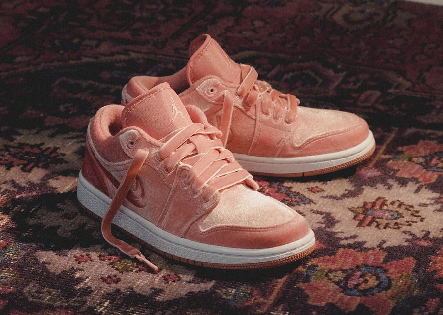 Air Jordan 1 basse en velours rose (8)