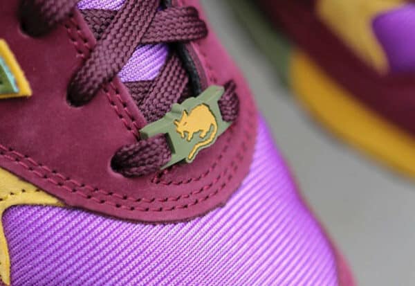 New Balance 580 Strayrats bordeaux rose et jaune (couv)