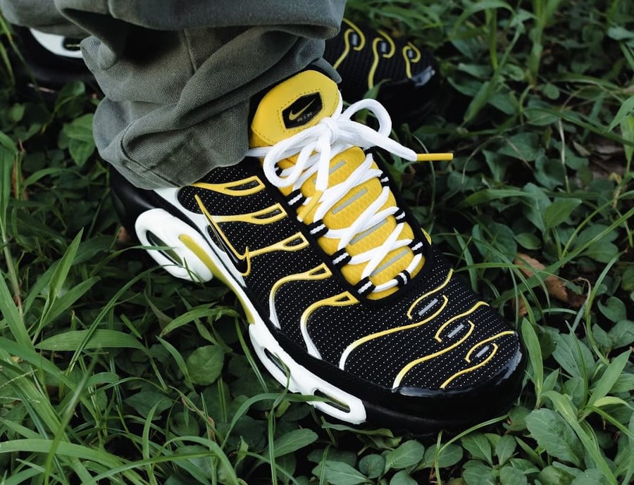 Nike Air Max Plus TN1 Black Tour Yellow DQ3983-001