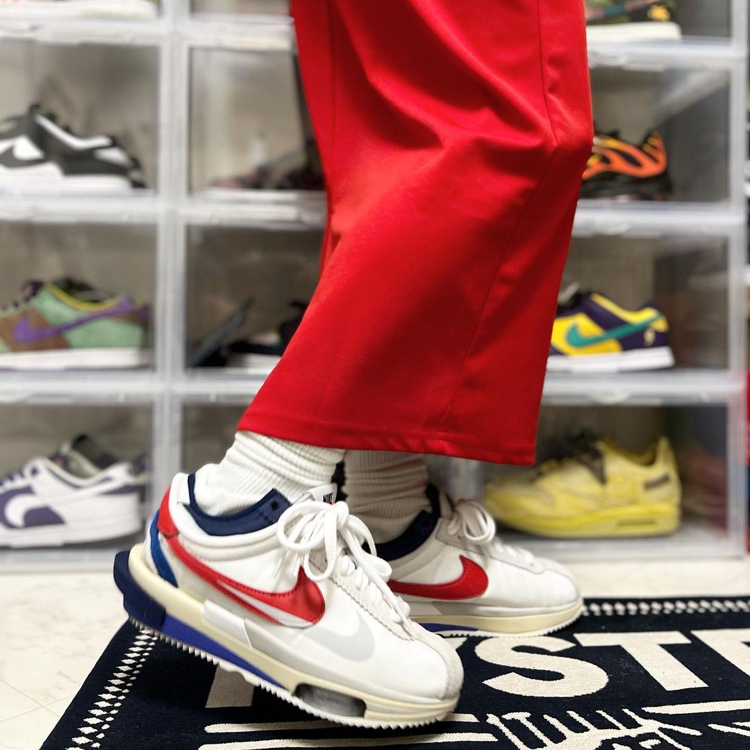 Alcanzar Manto Atar Comment portent-ils leur Nike Cortez 4.0 Sacai Forrest Gump ?