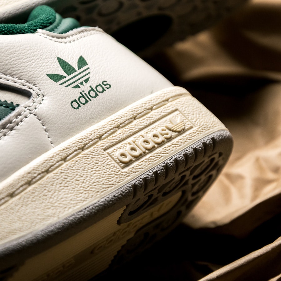 Adidas Centennial 85 basse blanche grise et verte (4)