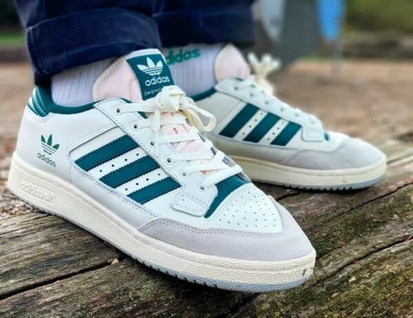 Adidas verte on sale et blanche