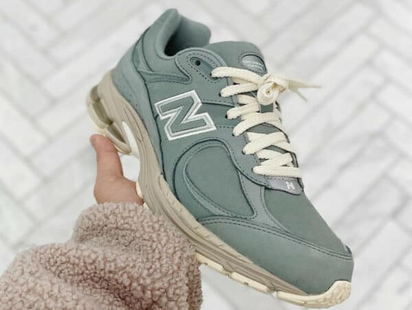 New Balance 2002R vert pistache foncé (1)