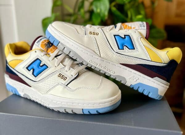 New Balance 550 blanche bleu ciel jaune et bordeaux (1)