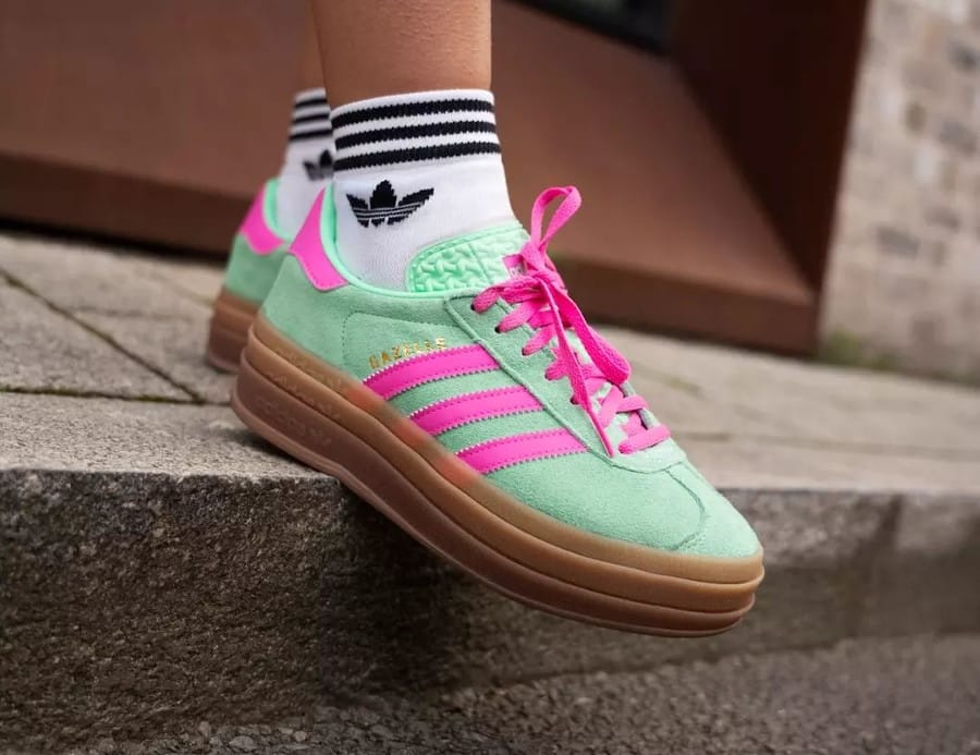 Adidas Gazelle Bold vert pistache et rose on feet