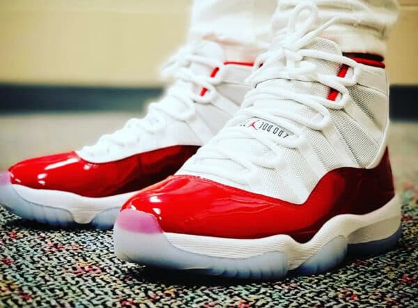 Air Jordan 11 montante rouge brillant 2022 (6)