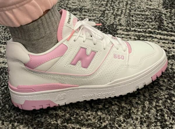 New Balance 550 blanche et rose bonbon