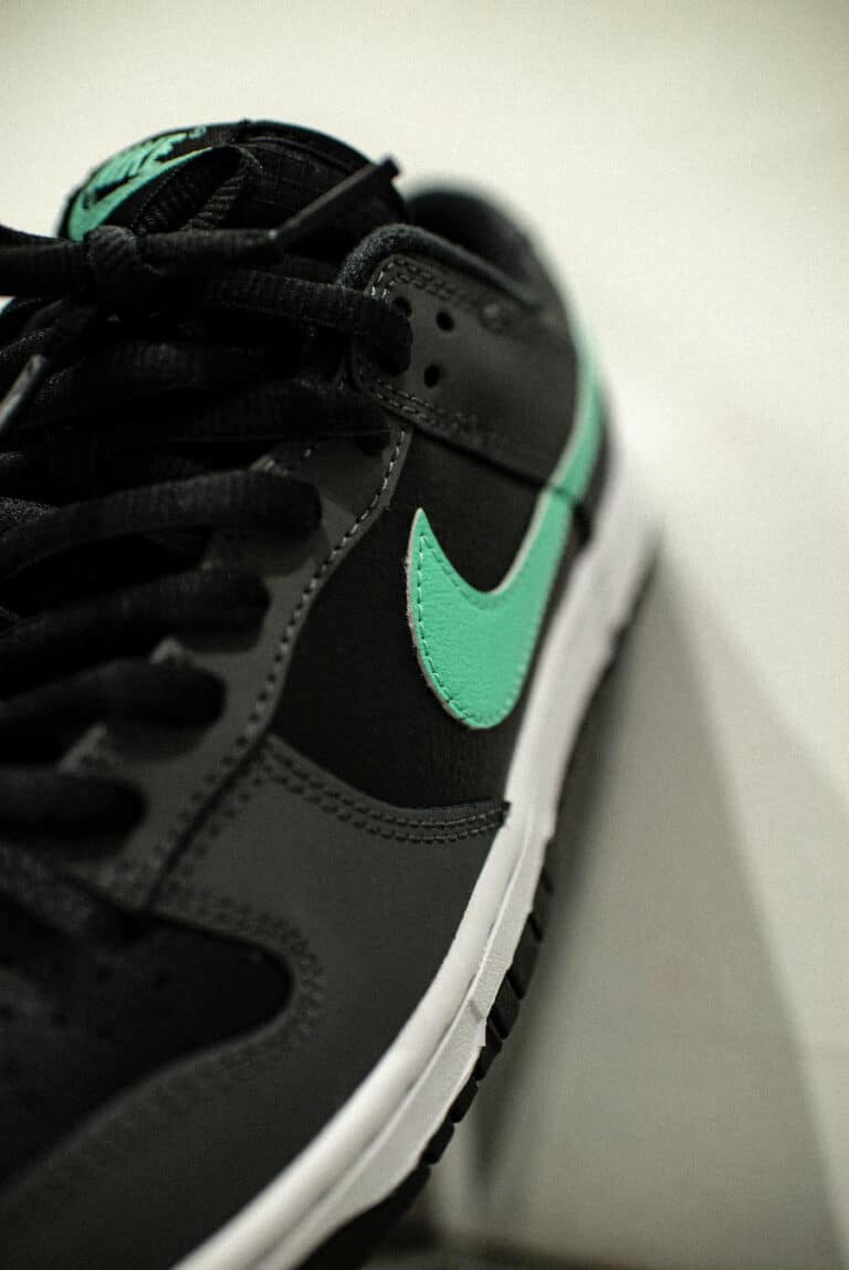 Nike Dunk Low Grey Green Glow vert phosphorescent FB3359001