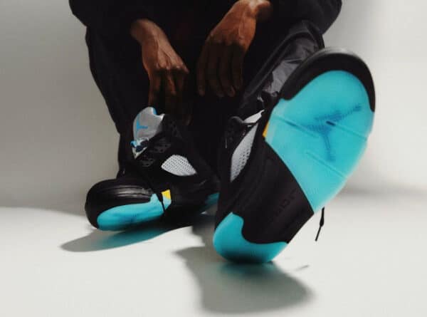 Larry Luk x Levi s x Air Jordan Sko 4 Custom noire et bleu turquoise (5)