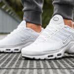 Nike Air Max Plus toute blanche 2023 on feet (2)