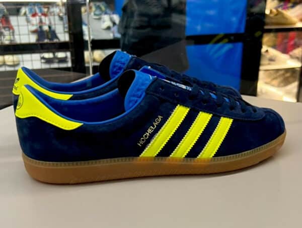 Adidas Hochelaga SPZL bleu foncé et jaune fluo