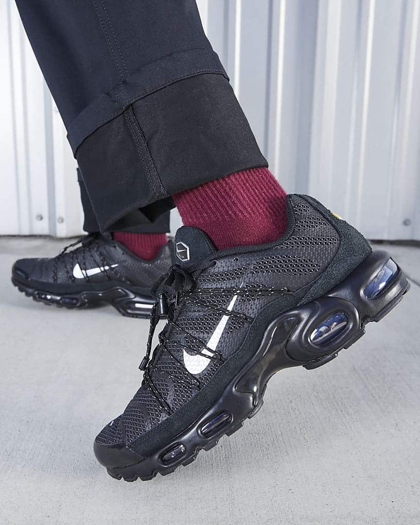 Nike Air Max Plus Utility noire on feet (2)