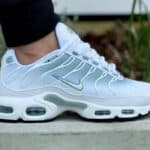 Nike Air Max Plus blanc et vert pâle 2023 (3)