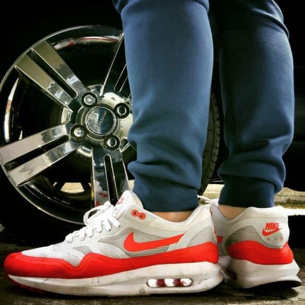 og red air max 1