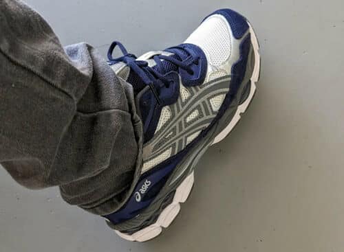 asics grise et noir
