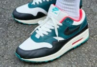 Nike Air Max 1 Liverpool 2025 (couv)