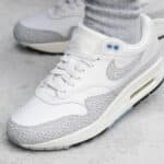 Nike Air Max 1 Safari blanc sommet voile on feet (couv)