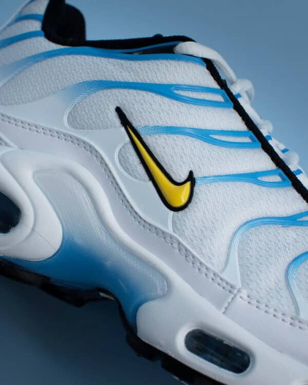air max plus white blue