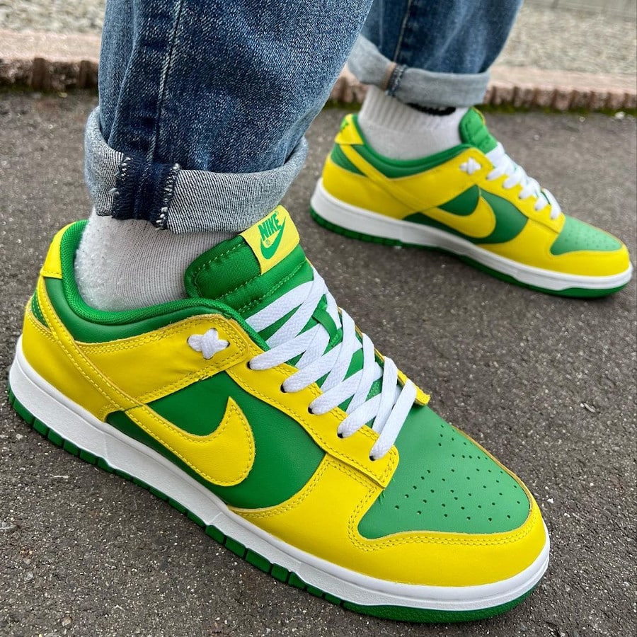 Nike Dunk Low vert pomme jaune strike on feet (2)
