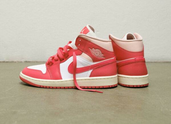 AJ1 Mid Strawberries and Cream Rose Corail Marin BQ6472-186