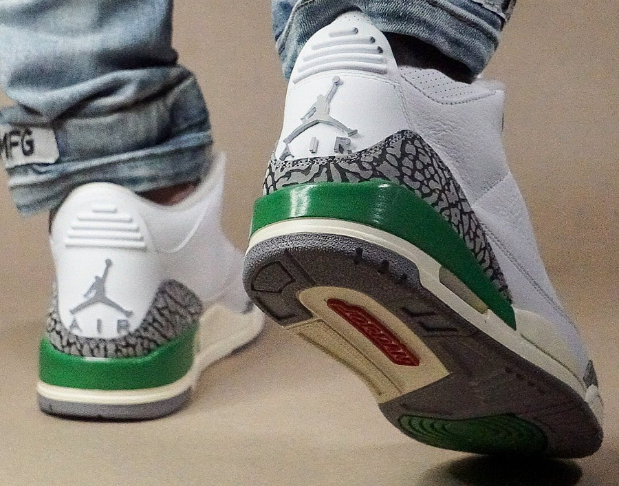 Air Jordan 3 vert porte bonheur on feet (1)