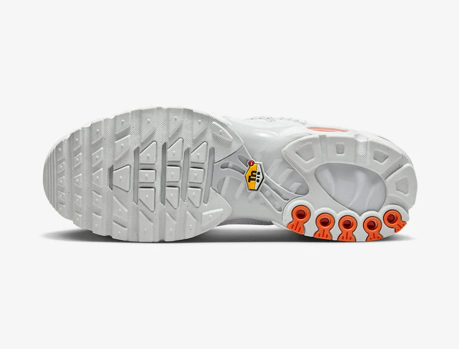 Nike Air Max Plus Toggle blanche et orange (2)