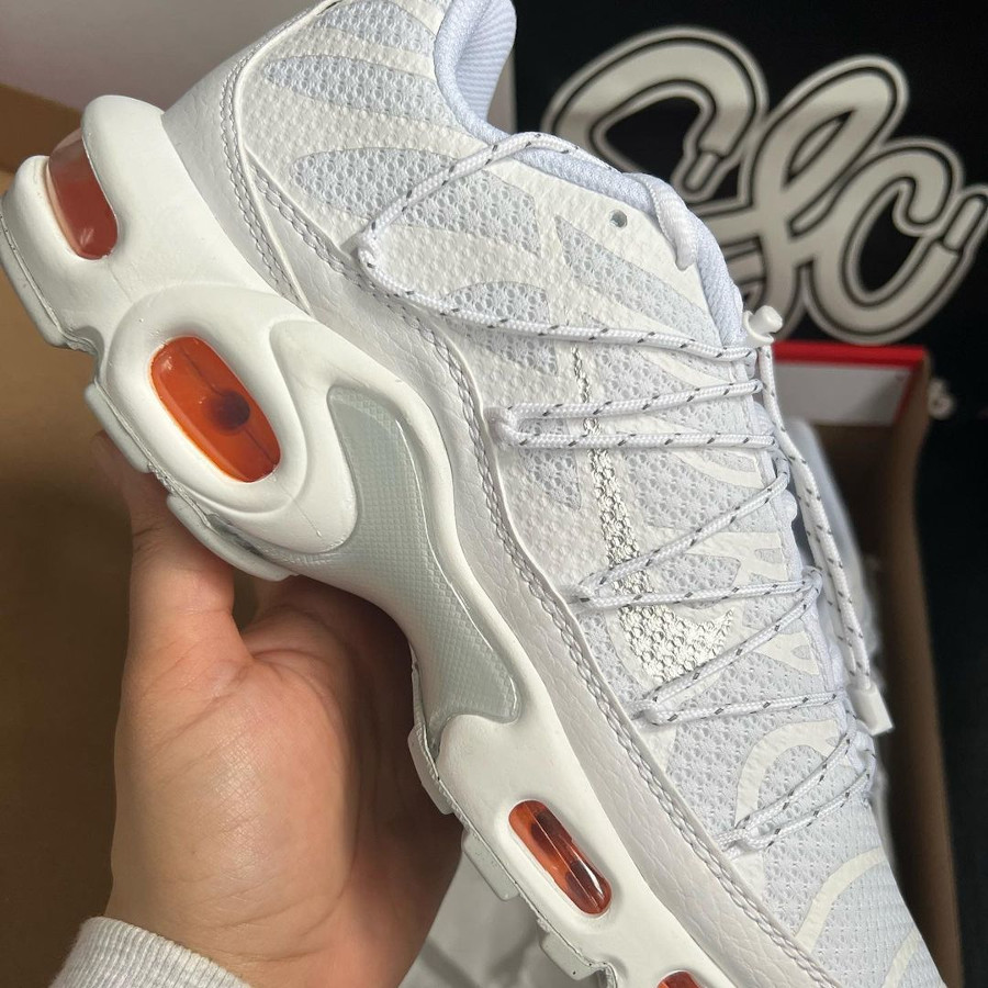 BASKETS NIKE AIR MAX PLUS UTILITY BLANCHES