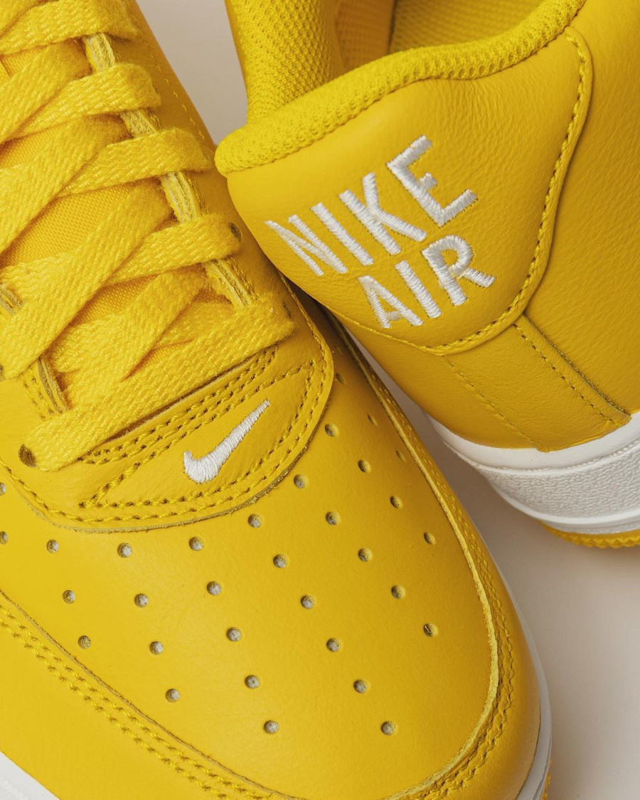 Nike Air Force 1 Low Color of the Month jaune (1)